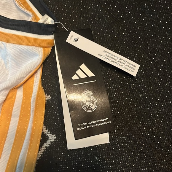 Adidas Real Madrid Vini Jr. 2023/2024 Men’s Soccer Home Jersey - Picture 7 of 7